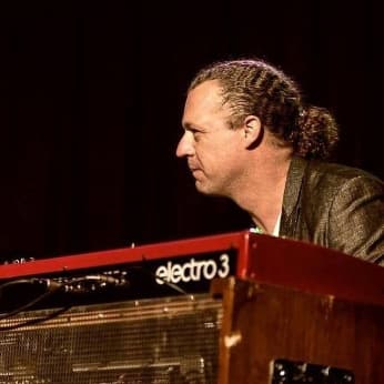 Mo Keys image