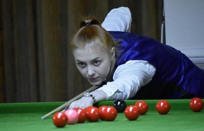 Yana Halliday   image
